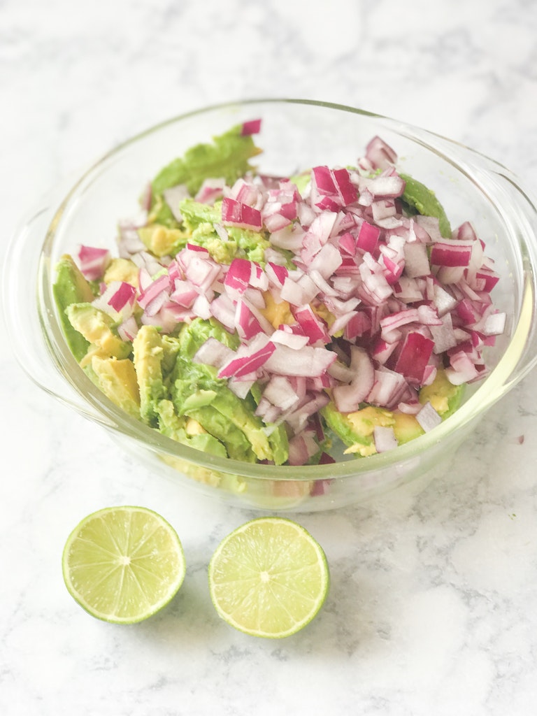 How To Make Simple Fresh Guacamole