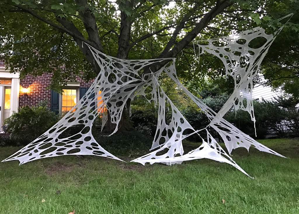 How To Make Giant Halloween Spider Webs - DIY Halloween Decor