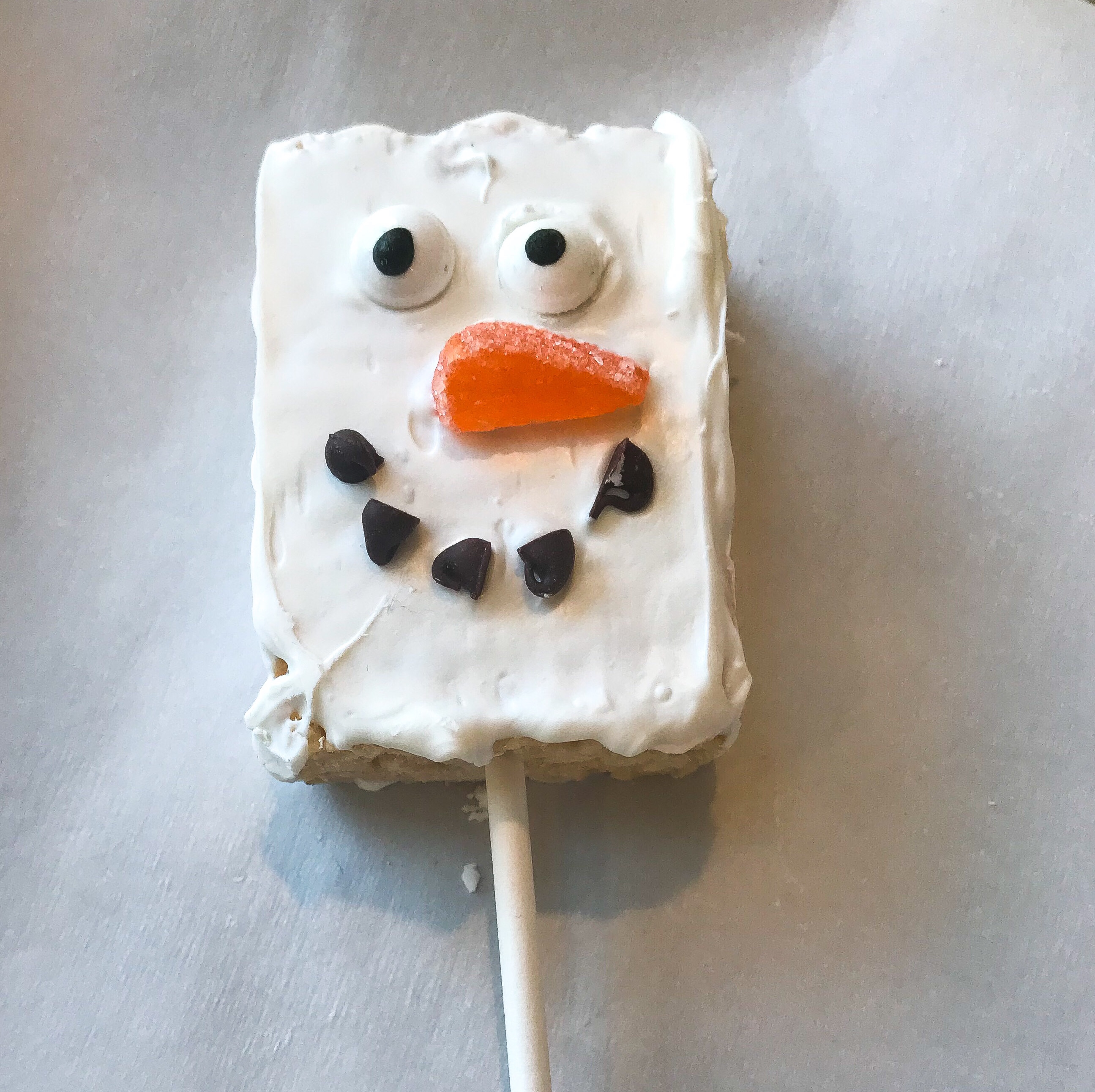 rice krispie treat, rice krispie treat snowmen, party snacks, classroom party, snowman, snowmen snacks