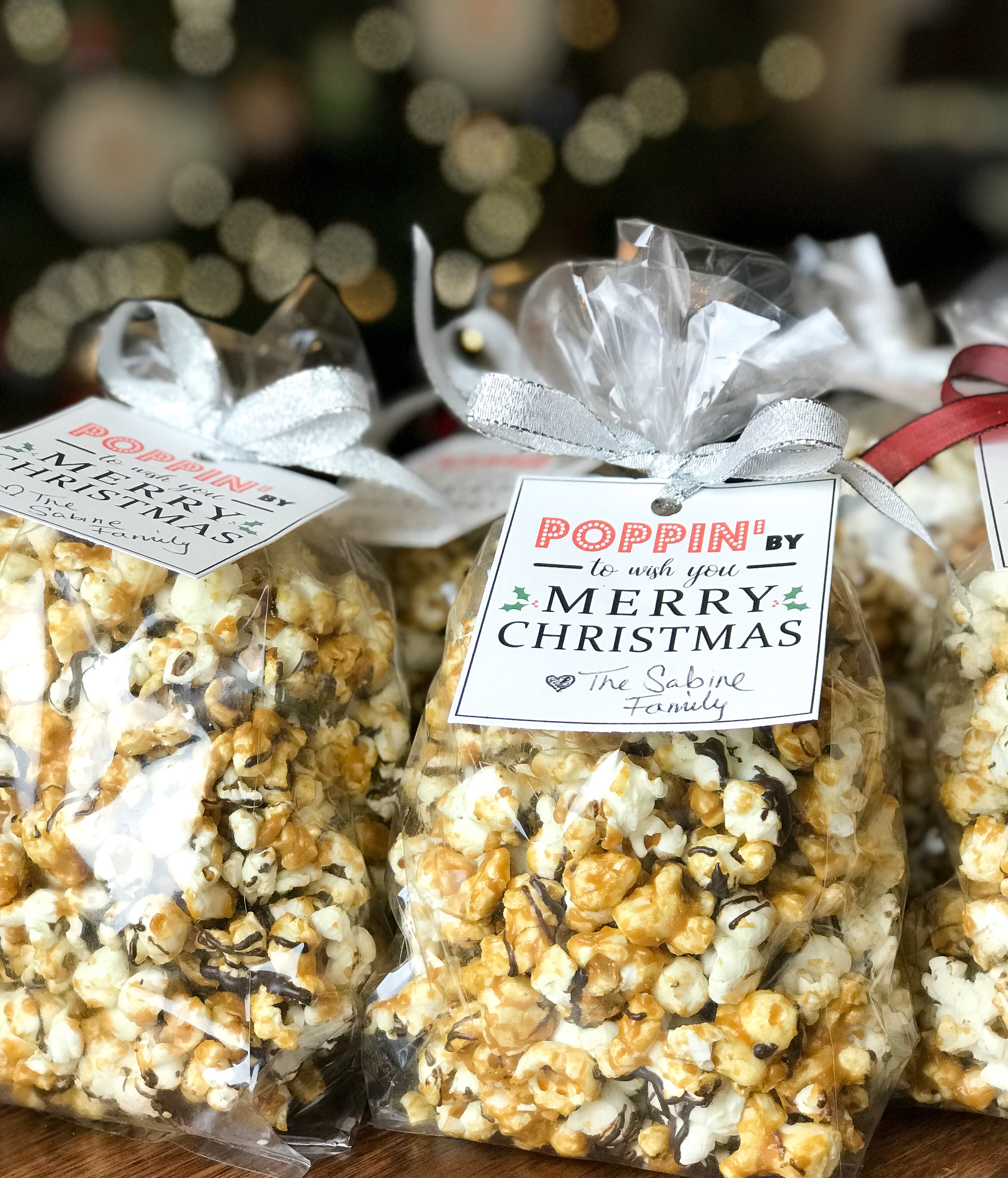 caramel popcorn, caramel popcorn recipe, neighbor gifts, hostess gifts, caramel popcorn with chocolate drizzle, chocolate