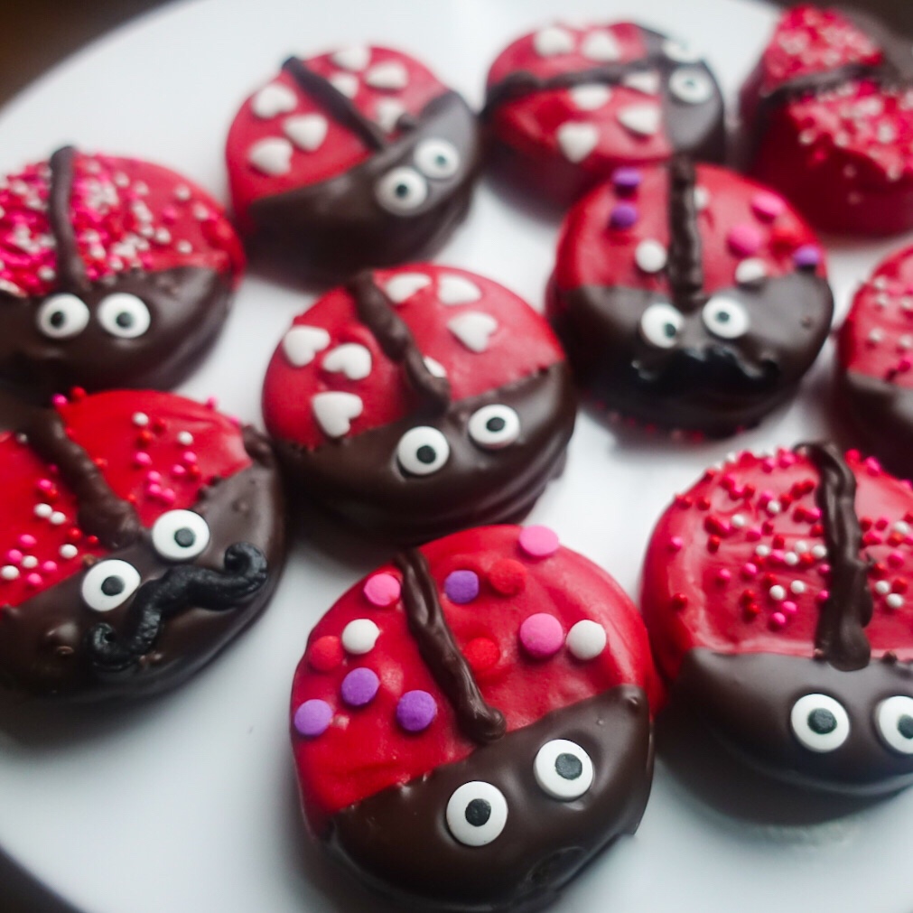 Love bug valentine cookies