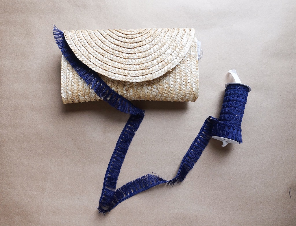 DIY Fringe Summer Straw Clutch