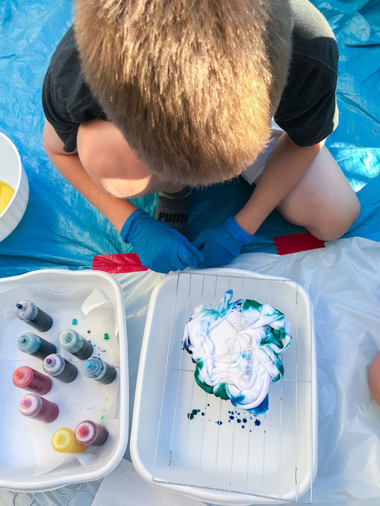 tie dying with kids