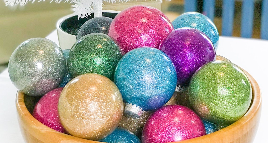 Glitter ornaments, craft, Christmas craft, glitter, kids crafts, Christmas kids crafts