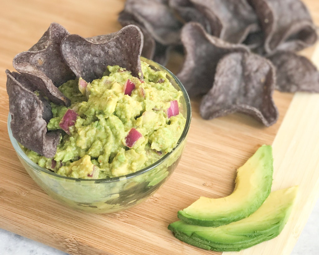 How To Make Simple Fresh Guacamole