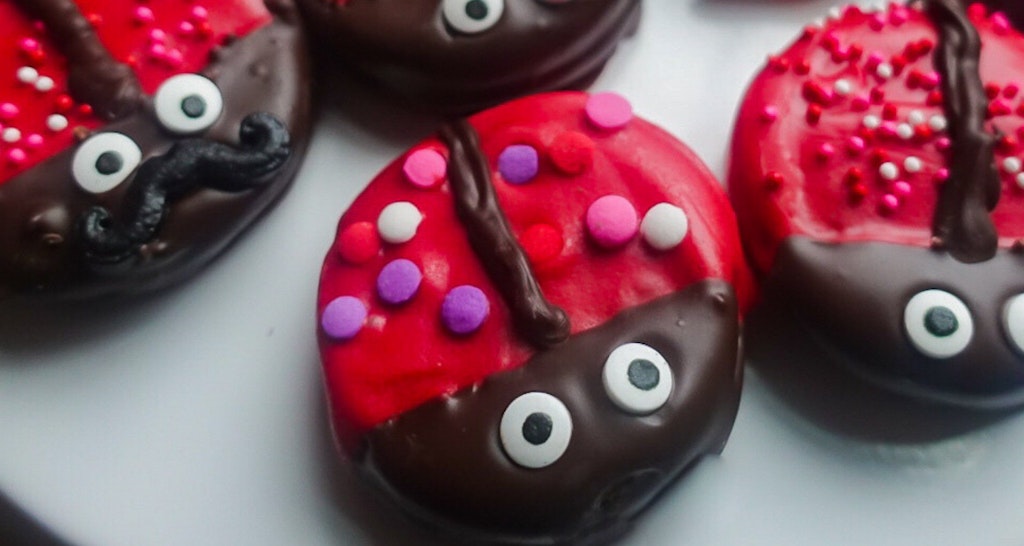 Love Bug Chocolate Covered Oreo Valentine Cookies