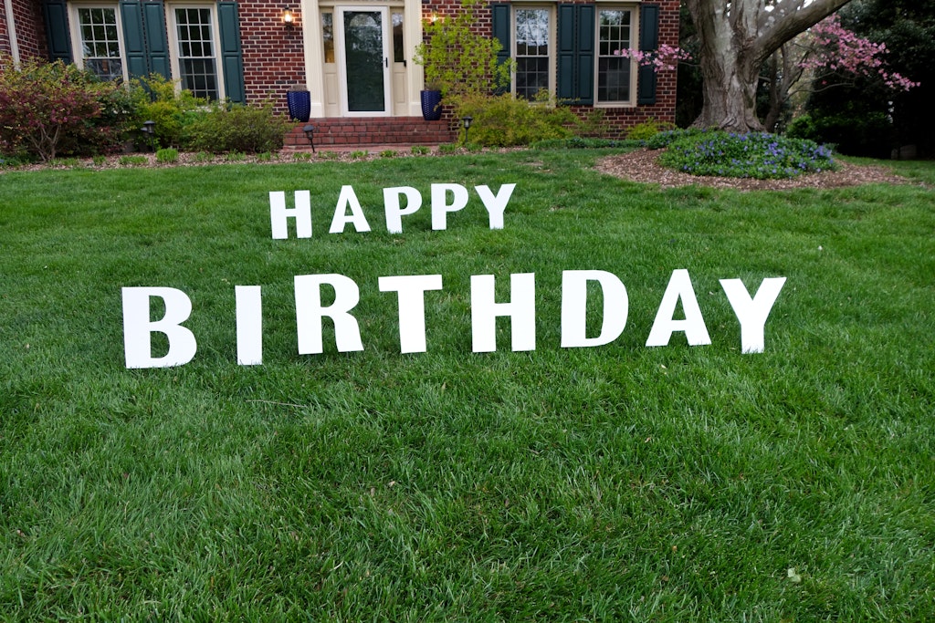 DIY Birthday Yard Signs