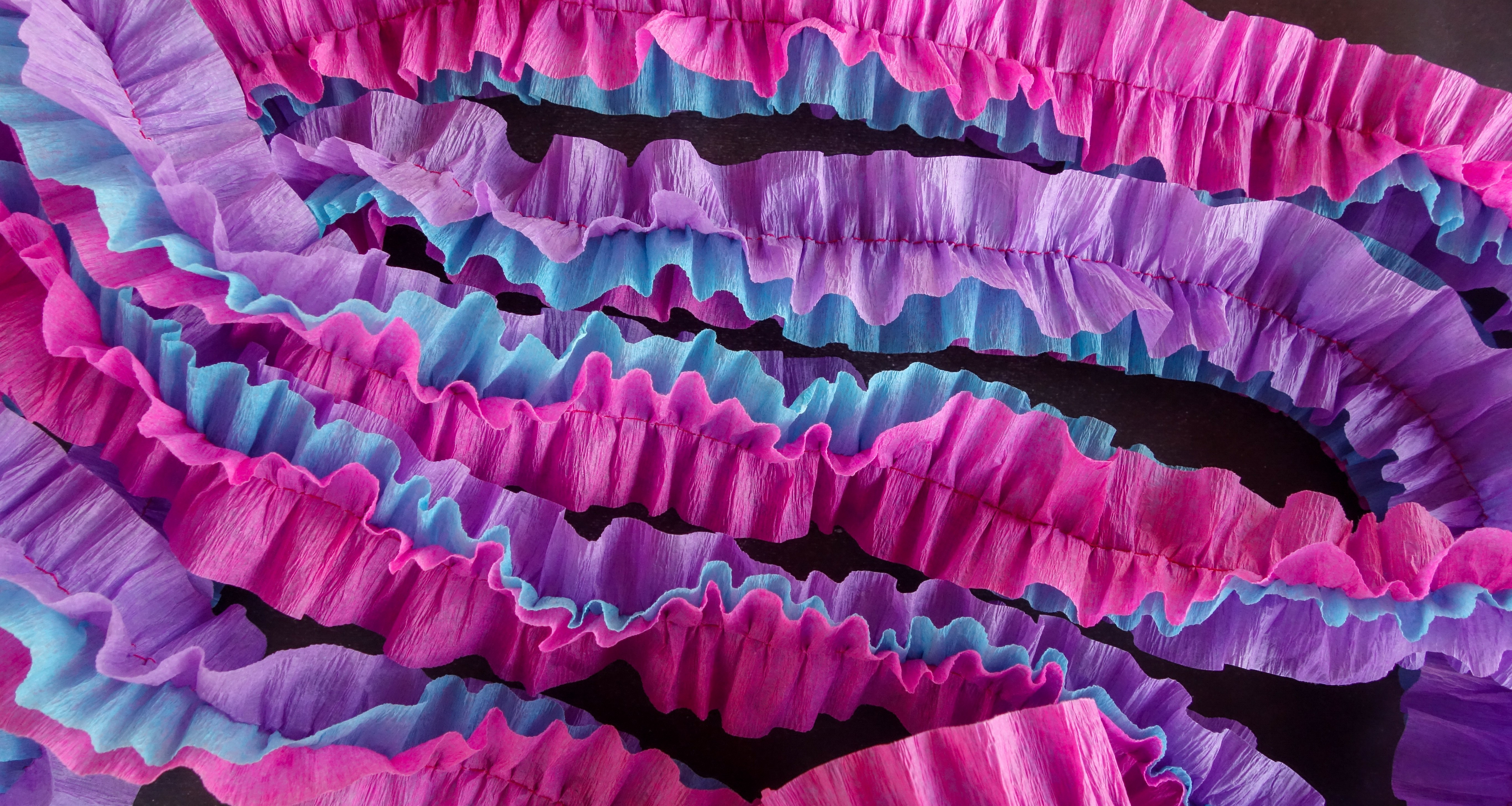 DIY Tutorial: How to make Ruffled Crepe Paper Streamers! - Pizzazzerie