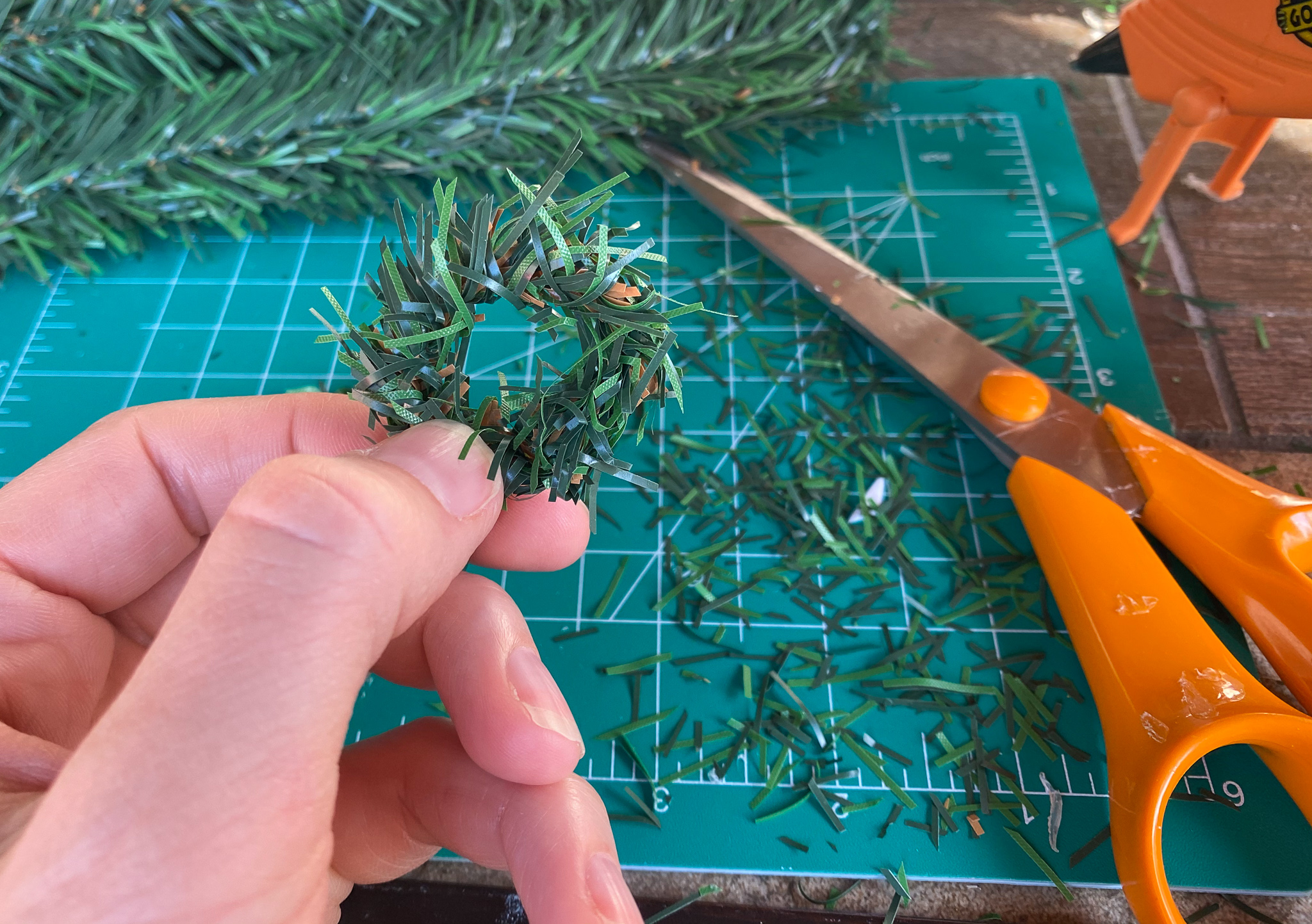 making mini wreaths for christmas village houses