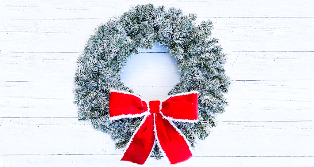 How To Flock A Wreath The Easy Way