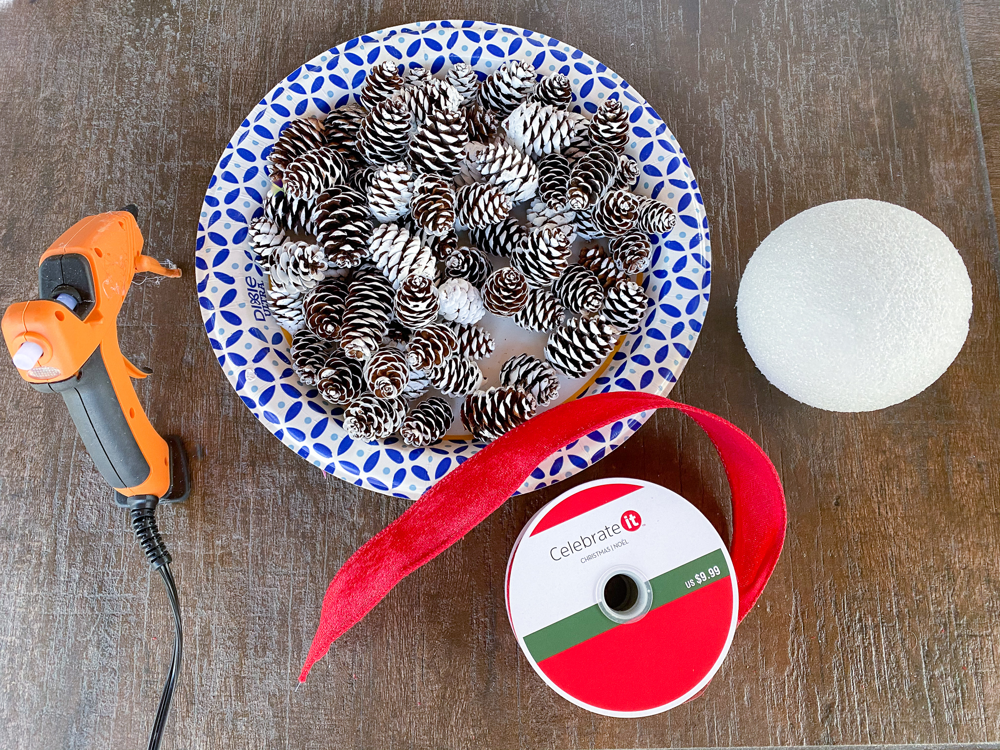 how to make a Christmas pinecone kissing ball