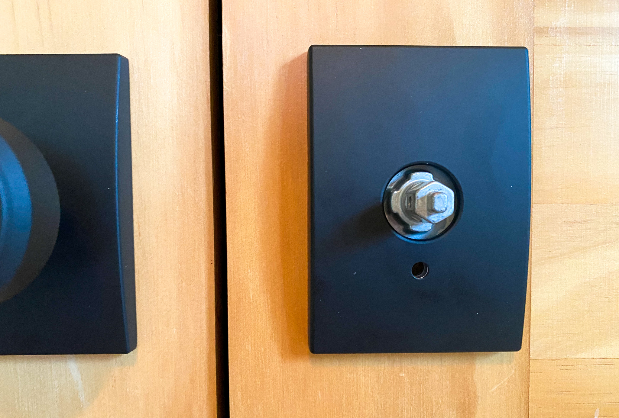 how to install doorknob