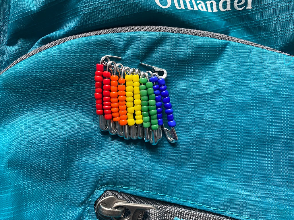 how to make seed bead safety pin charms