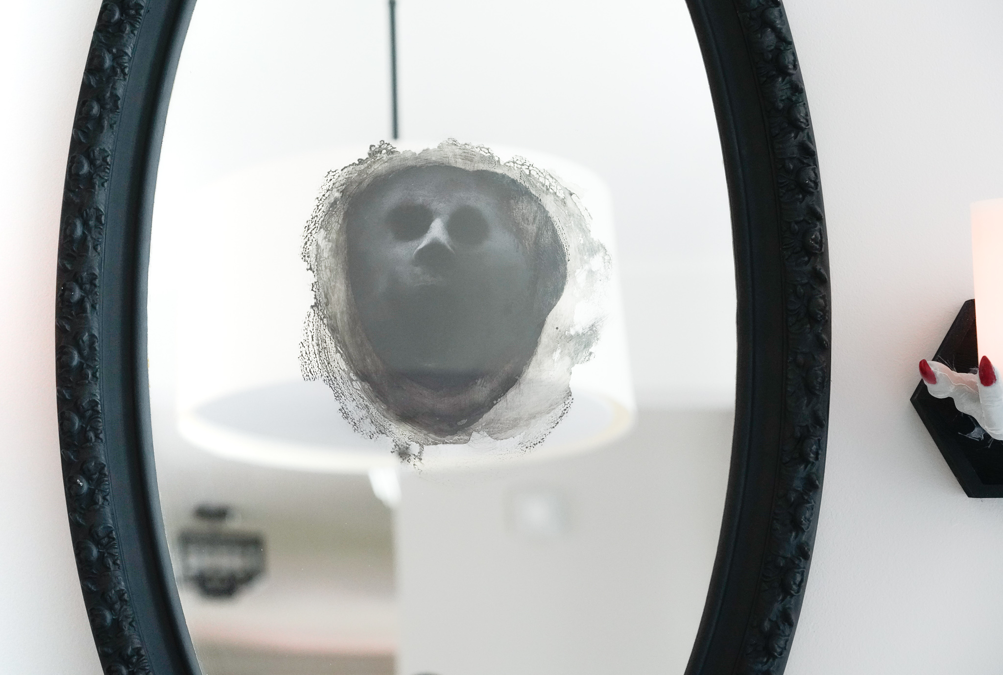 how to make a spooky halloween mirror