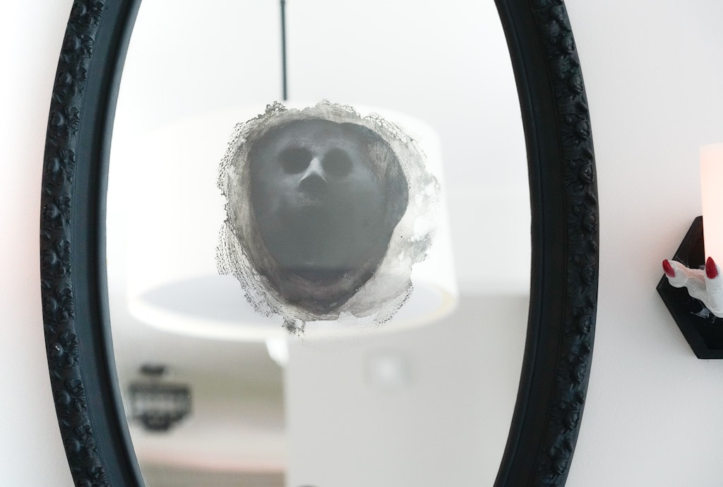 how to make a spooky halloween mirror