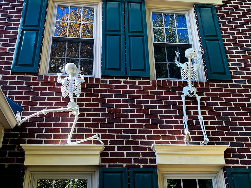 how to hang skeletons on house